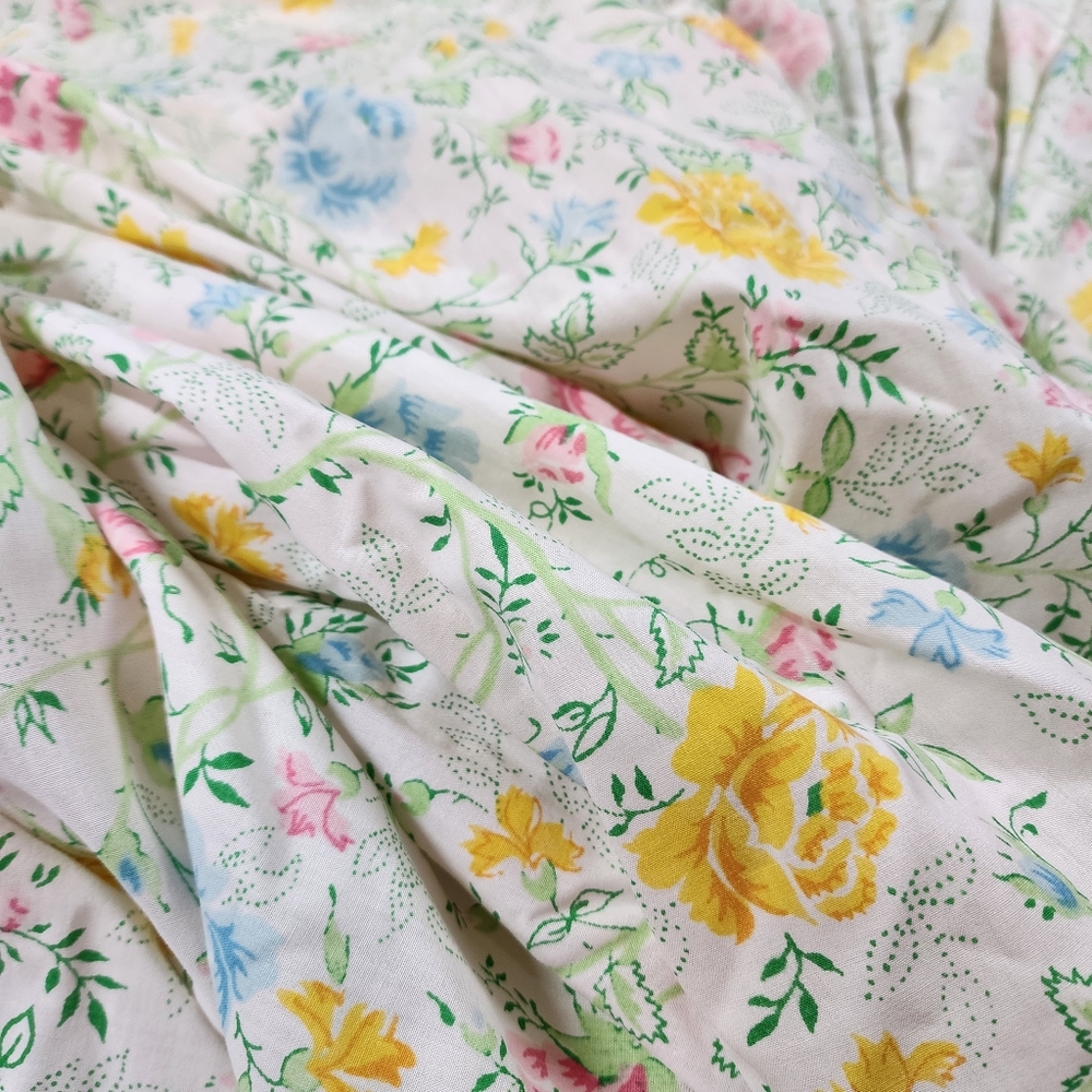 VINTAGE 2 Piece Flat and Fitted Sheet Floral King Set
